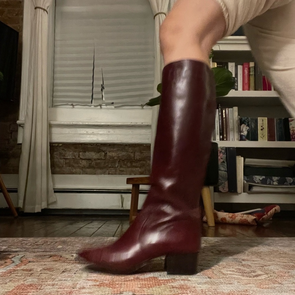 SOLD!!!!Vintage Italian ,Chic Burgundy Leather Heeled Boots